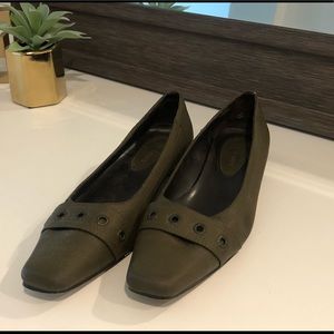Highlights olive green flats